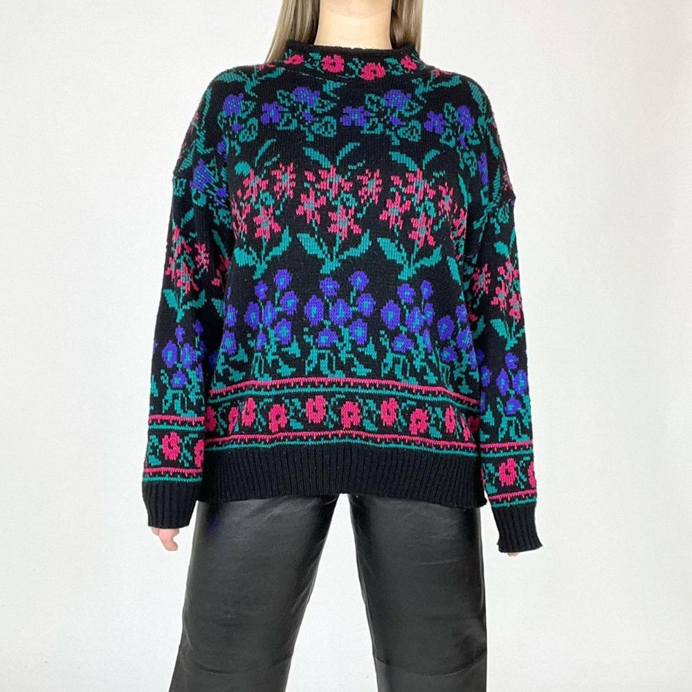 Vintage, made in USA, garden flower printed knit sweater! 💕